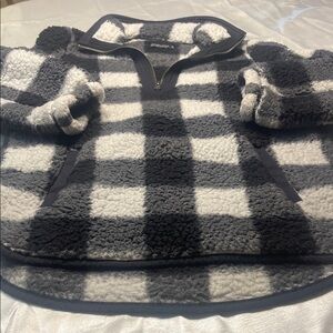Abercrombie & Fitch Black and White Plaid Sweater